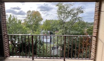 118 ROBERTS Ln 300, Alexandria, VA 22314