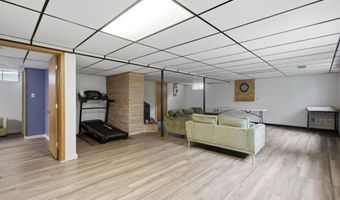 912 W Pleasant St, Aurora, MO 65605