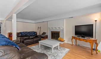 237 Valleyoak Ct, Ballwin, MO 63021