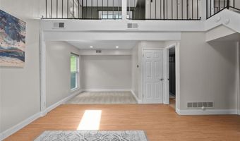 404 Applestone Dr, Ballwin, MO 63021