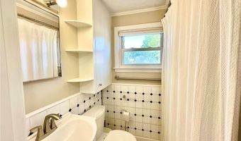 17 Rondeau Rd, Bellingham, MA 02019
