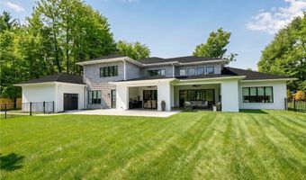 11 Sanctuary Ct, Amherst, NY 14221