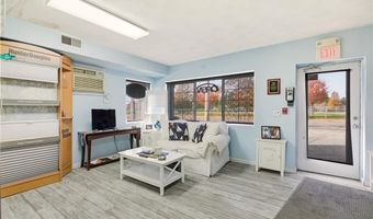 651 W Main Rd, Middletown, RI 02842