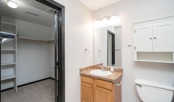 1013 10th Ave, Altoona, IA 50009