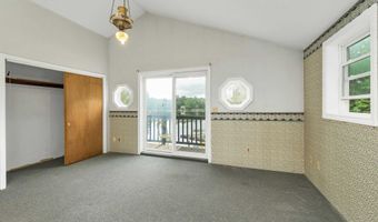 18 W Huntress Pond Rd, Barnstead, NH 03225