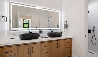 114 Kaelepulu Dr, Kailua, HI 96734