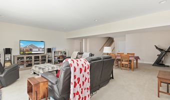 144 COWBIRD St, Lake Frederick, VA 22630