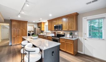6352 12TH St N, Arlington, VA 22205