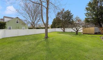 9 Valley Dr, Bristol, RI 02809
