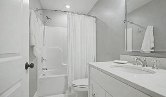 547 Roundtree Dr NE, Ada, MI 49301