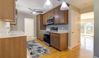 6 Pine Ln, Johnston, RI 02919