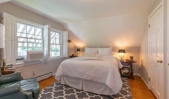 92 Forest Rd, Agawam, MA 01001