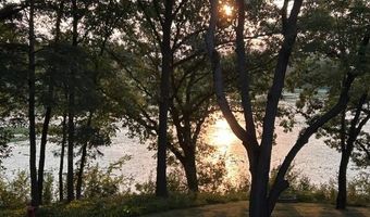 4061 Thornoaks Dr, Ann Arbor, MI 48104