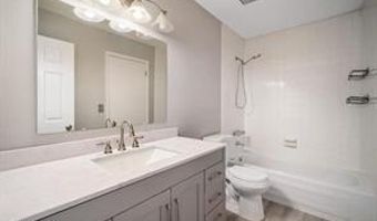 12 6th St, Barnegat, NJ 08005