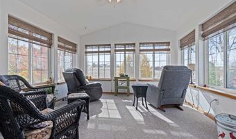 5709 Oak Crest Hill Rd SE, Riverside, IA 52327