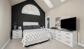 925 N River Rd, Algonquin, IL 60102