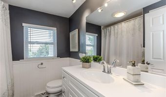 21 Crestwood Rd, Warwick, RI 02886