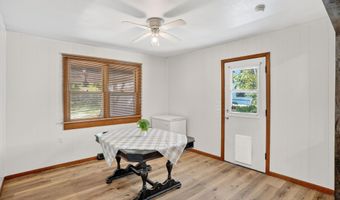 922 S Oak Ave, Aurora, MO 65605