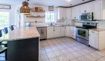 2 Quail Hollow Ct, Beacon Falls, CT 06403