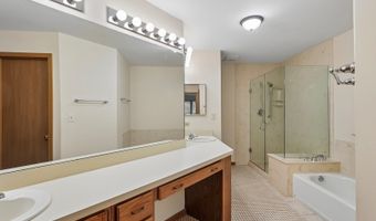 2109 N Charter Point Dr, Arlington Heights, IL 60004