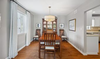 1923 N Carlyle Pl, Arlington Heights, IL 60004