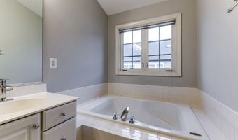 953 HARRISON Cir, Alexandria, VA 22304