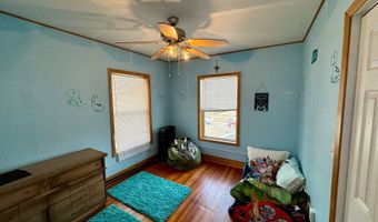 802 7th St, Britton, SD 57430