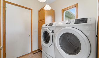 2402 Suncrest Dr, Ames, IA 50014