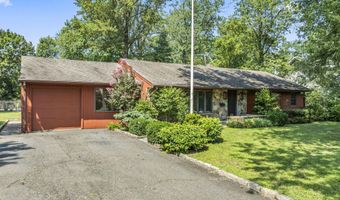 8 Greenwood Pl, Middletown, NJ 07748