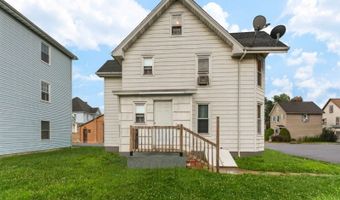 67 Elm St, Andover, NJ 07801