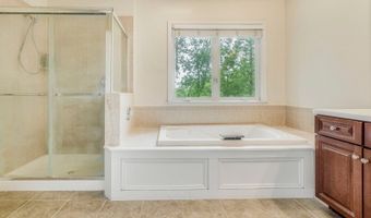 221 Sussex Ave, Andover, NJ 07860