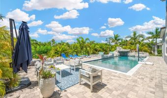 832 MANNS HARBOR Dr, Apollo Beach, FL 33572
