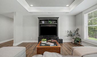 547 Roundtree Dr NE, Ada, MI 49301