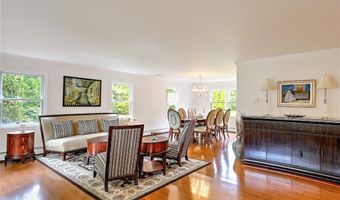 3 Spinnaker Dr, Barrington, RI 02806