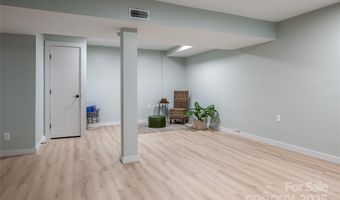 6 Valleywood Ct, Asheville, NC 28803