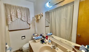 912 S Lloyd St, Aberdeen, SD 57401