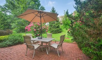 1351 Rusticview Dr, Ballwin, MO 63011
