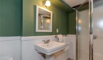 17 Woodview Dr, Cranston, RI 02920