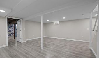 20 Maple Ct, Hopkinton, RI 02804