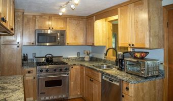 11 N Shore Rd, Chester, NH 03036
