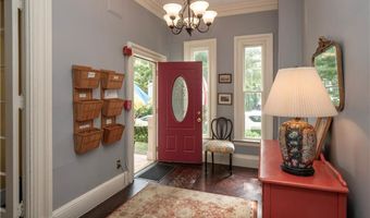 8 Cottage St 2, Newport, RI 02840