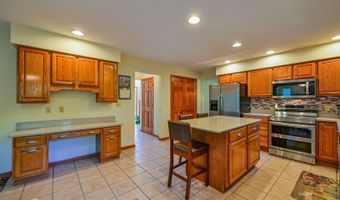 5 Warwick Ln, Athens, OH 45701