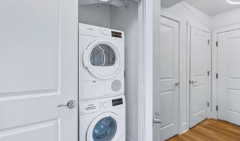 701 N HENRY St 204, Alexandria, VA 22314