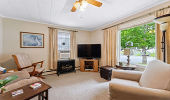 55 Glen St, Augusta, ME 04330