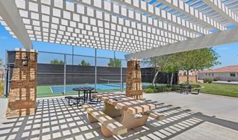 10351 Lakeshore Dr, Apple Valley, CA 92308