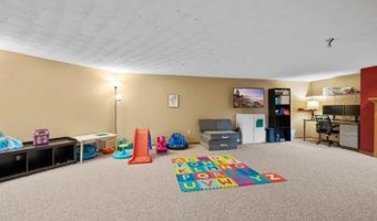 1800 S DERKS Dr, Appleton, WI 54915