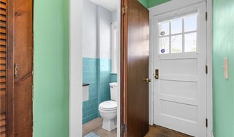 381 Auburn St, Cranston, RI 02910