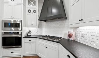 1902 SW Edinburgh Ave, Bentonville, AR 72713