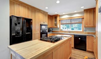 7521 Labrador Cir, Anchorage, AK 99502