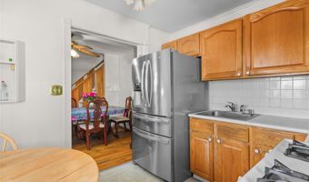 5 S Ronald Dr S, Amityville, NY 11701